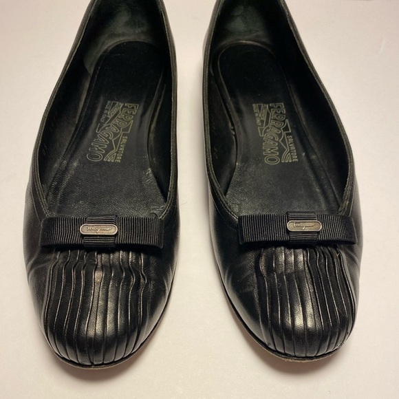 Salvatore Ferragamo leather flats - Picture 9 of 10